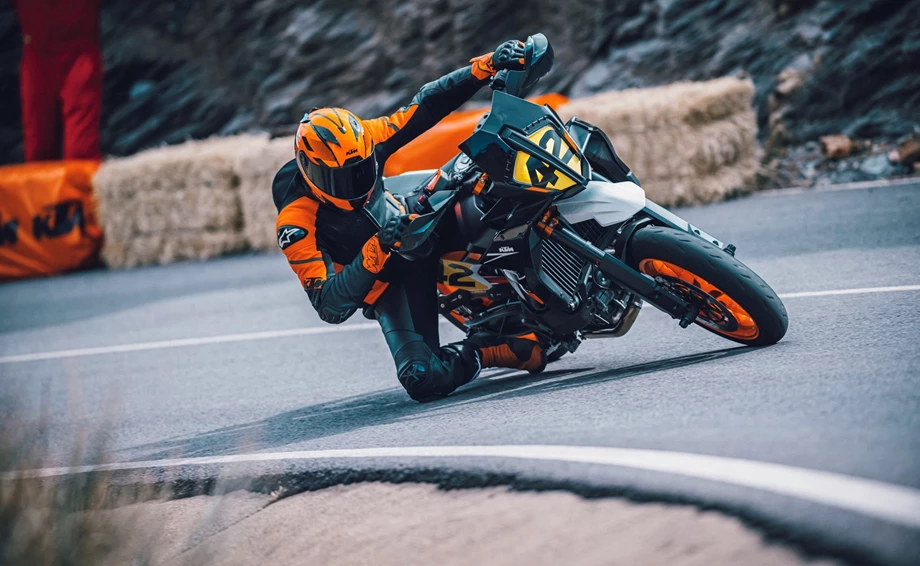 Verleihmotorrad KTM 890 SMT vom Händler Motorrad Rubin GmbH & Co.KG Bild 2: Verleihmotorrad KTM 890 SMT vom Händler Motorrad Rubin GmbH & Co.KG