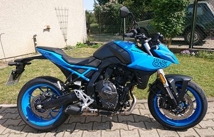 Leihmotorrad Suzuki GSX-8S