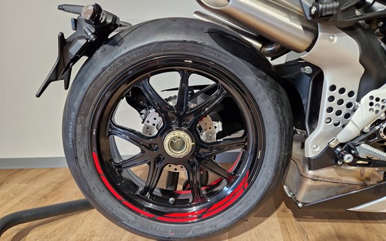 Verleihmotorrad MV Agusta Brutale 1000 RR vom Händler Motorrad Scheunpflug e.K. - Bild 2 Verleihmotorrad MV Agusta Brutale 1000 RR vom Händler Motorrad Scheunpflug e.K. - Bild 2