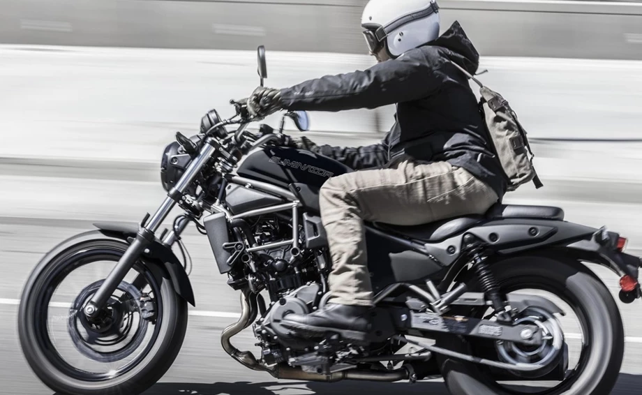 Verleihmotorrad Kawasaki Eliminator 500 vom Händler OK moto Bild 5: Verleihmotorrad Kawasaki Eliminator 500 vom Händler OK moto