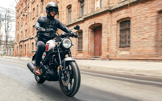 Verleihmotorrad Yamaha XSR125 vom Händler OK moto - Bild 6 Verleihmotorrad Yamaha XSR125 vom Händler OK moto - Bild 6