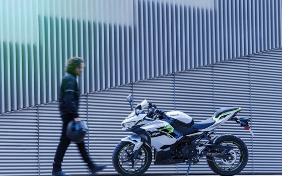 Verleihmotorrad Kawasaki Ninja e-1 vom Händler OK moto - Bild 7
