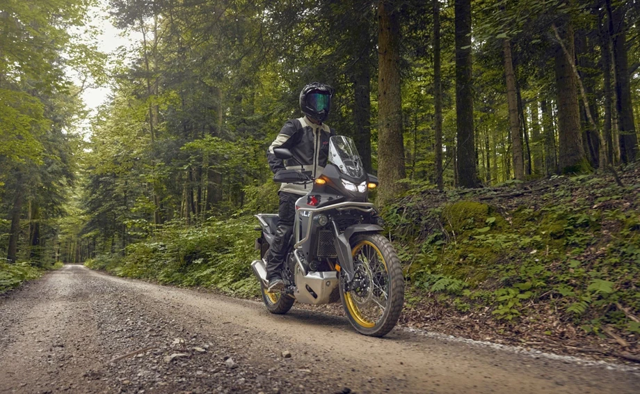 Verleihmotorrad Honda XL750 Transalp vom Händler M. Perschall GmbH Bild 6: Verleihmotorrad Honda XL750 Transalp vom Händler M. Perschall GmbH