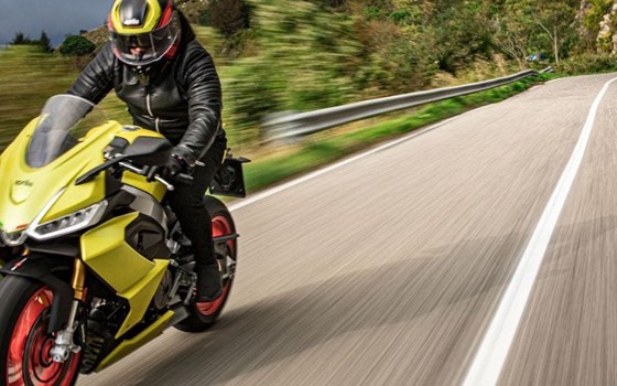 Verleihmotorrad Aprilia RS 660 vom Händler AUTO- UND MOTORRADHAUS BORCHARDT GmbH - Bild 2 Verleihmotorrad Aprilia RS 660 vom Händler AUTO- UND MOTORRADHAUS BORCHARDT GmbH - Bild 2