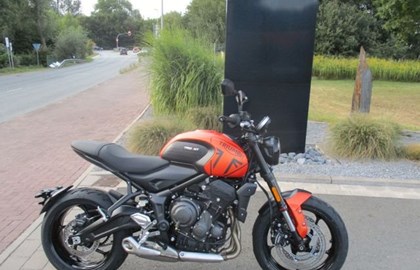 Leihmotorrad Triumph Trident 660
