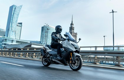 Leihmotorrad Yamaha TMAX Tech MAX