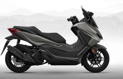 Leihmotorrad Honda Forza 125