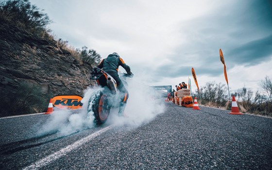Verleihmotorrad KTM 890 SMT vom Händler KM Kaczmarek Motorsport - Bild 18 Verleihmotorrad KTM 890 SMT vom Händler KM Kaczmarek Motorsport - Bild 18