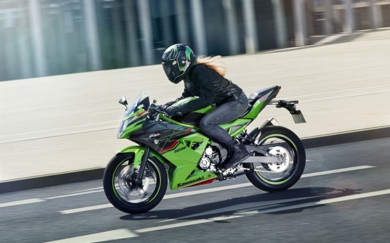 Verleihmotorrad Kawasaki Ninja 125 vom Händler Kawasaki Motorräder Südhessen GmbH - Bild 6 Verleihmotorrad Kawasaki Ninja 125 vom Händler Kawasaki Motorräder Südhessen GmbH - Bild 6