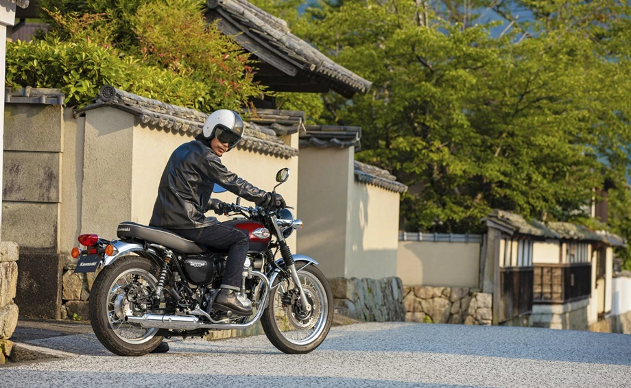 Verleihmotorrad Kawasaki W800 vom Händler Kawasaki Motorräder Südhessen GmbH Bild 7: Verleihmotorrad Kawasaki W800 vom Händler Kawasaki Motorräder Südhessen GmbH