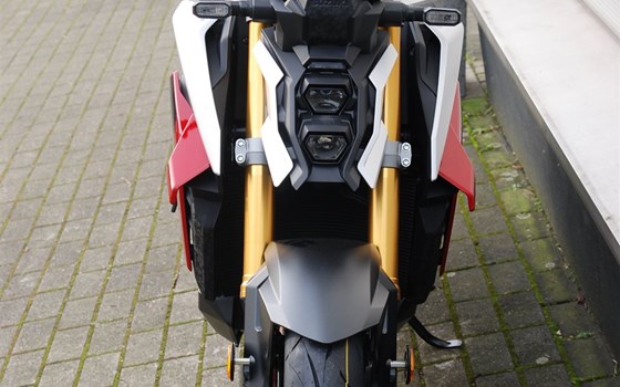 Verleihmotorrad Suzuki GSX-S1000 vom Händler Motorrad Kröber - Bild 7 Verleihmotorrad Suzuki GSX-S1000 vom Händler Motorrad Kröber - Bild 7