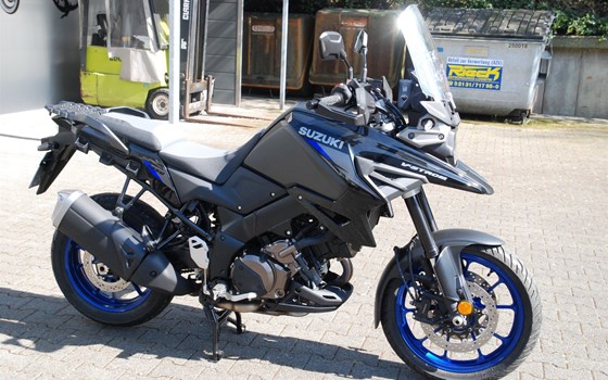 Verleihmotorrad Suzuki V-Strom 1050 vom Händler Motorrad Kröber - Bild 1 Verleihmotorrad Suzuki V-Strom 1050 vom Händler Motorrad Kröber - Bild 1