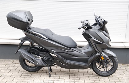 Leihmotorrad Honda Forza 125