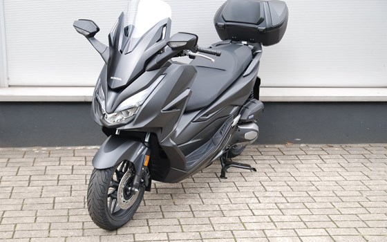 Verleihmotorrad Honda Forza 125 vom Händler Motorrad Kröber - Bild 4 Verleihmotorrad Honda Forza 125 vom Händler Motorrad Kröber - Bild 4