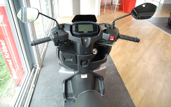 Verleihmotorrad Suzuki Avenis 125 vom Händler Motorrad Kröber - Bild 6 Verleihmotorrad Suzuki Avenis 125 vom Händler Motorrad Kröber - Bild 6