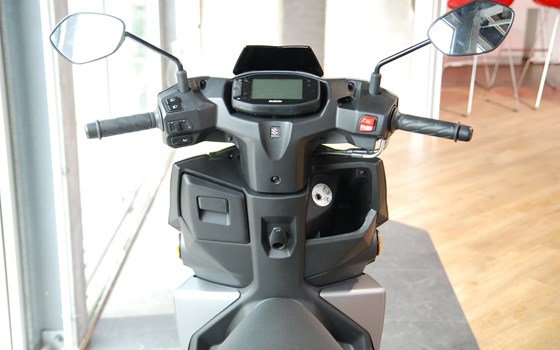 Verleihmotorrad Suzuki Avenis 125 vom Händler Motorrad Kröber - Bild 7 Verleihmotorrad Suzuki Avenis 125 vom Händler Motorrad Kröber - Bild 7