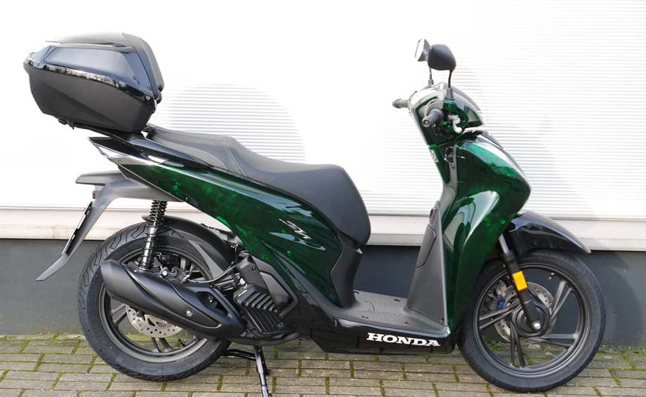 Verleihmotorrad Honda SH125i vom Händler Motorrad Kröber Bild 1: Verleihmotorrad Honda SH125i vom Händler Motorrad Kröber