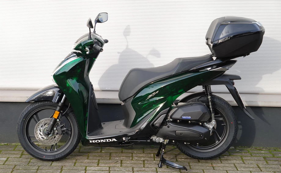 Verleihmotorrad Honda SH125i vom Händler Motorrad Kröber Bild 8: Verleihmotorrad Honda SH125i vom Händler Motorrad Kröber