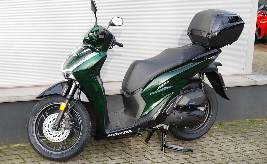 Verleihmotorrad Honda SH125i vom Händler Motorrad Kröber Bild 11: Verleihmotorrad Honda SH125i vom Händler Motorrad Kröber