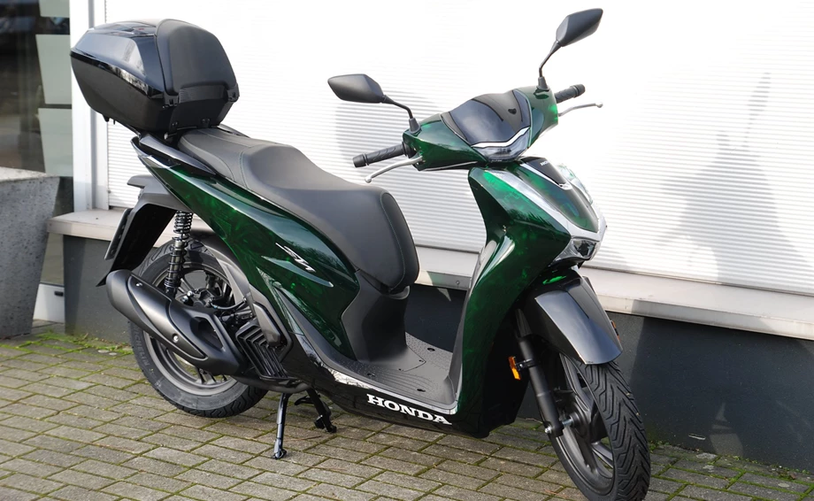 Verleihmotorrad Honda SH125i vom Händler Motorrad Kröber Bild 3: Verleihmotorrad Honda SH125i vom Händler Motorrad Kröber