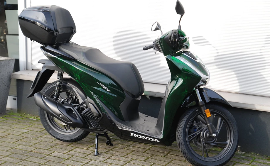 Verleihmotorrad Honda SH125i vom Händler Motorrad Kröber Bild 4: Verleihmotorrad Honda SH125i vom Händler Motorrad Kröber