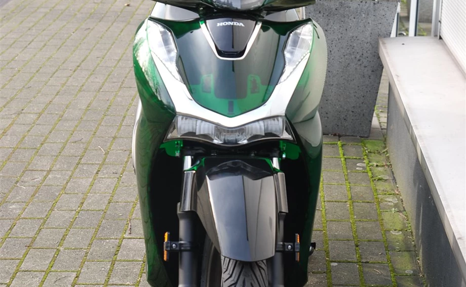 Verleihmotorrad Honda SH125i vom Händler Motorrad Kröber Bild 16: Verleihmotorrad Honda SH125i vom Händler Motorrad Kröber