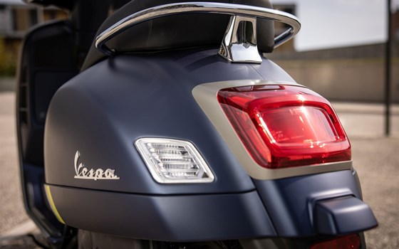Verleihmotorrad Vespa GTS 310 vom Händler BKM Bikes Handels GmbH - Bild 7 Verleihmotorrad Vespa GTS 310 vom Händler BKM Bikes Handels GmbH - Bild 7
