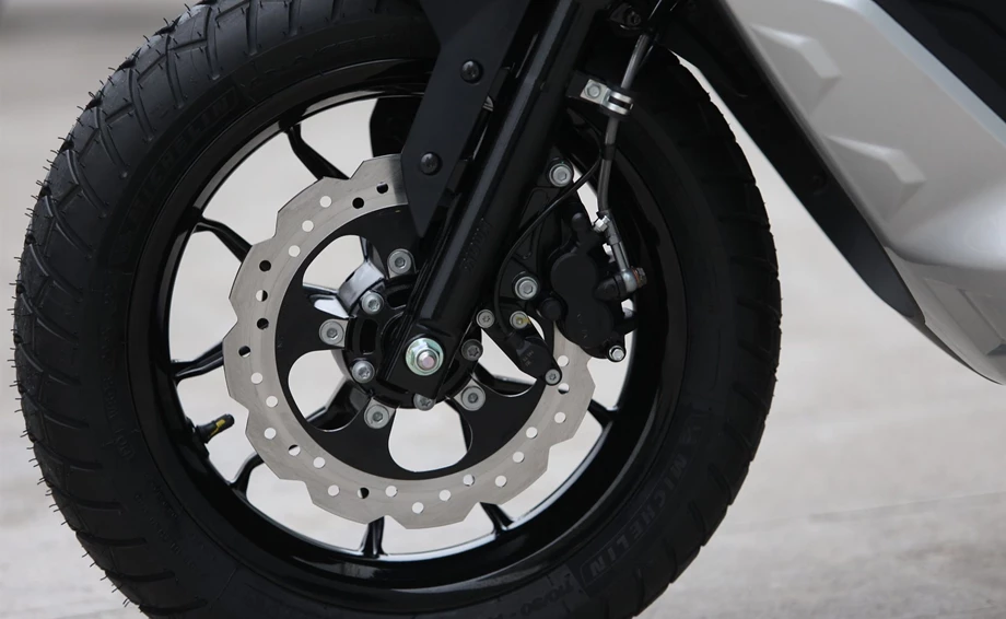 Verleihmotorrad Aprilia SR GT 125 vom Händler BKM Bikes Handels GmbH Bild 7: Verleihmotorrad Aprilia SR GT 125 vom Händler BKM Bikes Handels GmbH