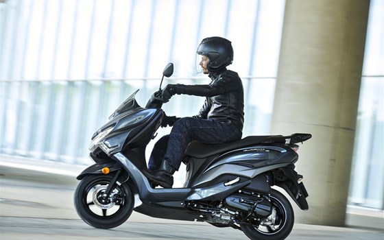 Verleihmotorrad Suzuki Burgman Street 125EX vom Händler Motorrad Rubin GmbH & Co.KG - Bild 2