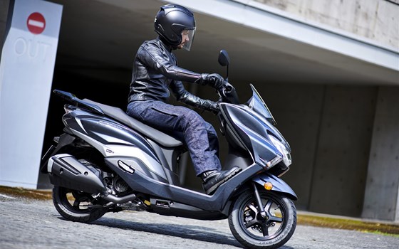 Verleihmotorrad Suzuki Burgman Street 125EX vom Händler Motorrad Rubin GmbH & Co.KG - Bild 9