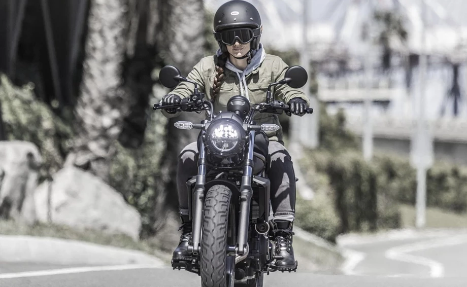 Verleihmotorrad Kawasaki Eliminator 500 vom Händler Motocenter Hegau GmbH Bild 7: Verleihmotorrad Kawasaki Eliminator 500 vom Händler Motocenter Hegau GmbH