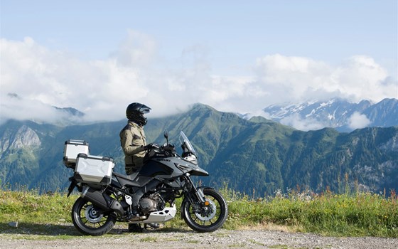 Verleihmotorrad Suzuki V-Strom 1050 vom Händler Motorrad Bröhl - Bild 2 Verleihmotorrad Suzuki V-Strom 1050 vom Händler Motorrad Bröhl - Bild 2