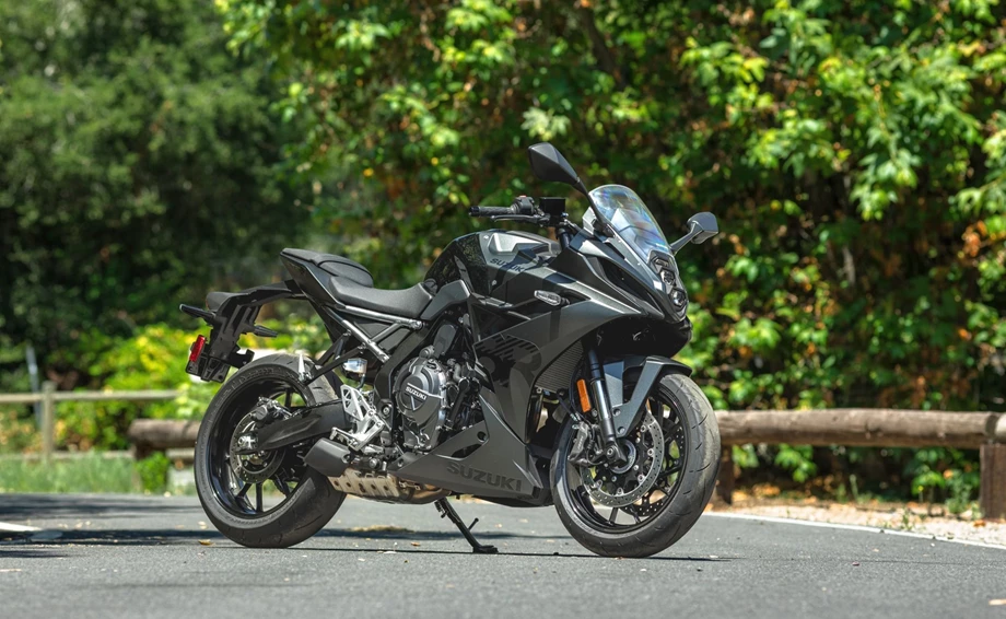 Verleihmotorrad Suzuki GSX-8R vom Händler Motocenter Hegau GmbH Bild 8: Verleihmotorrad Suzuki GSX-8R vom Händler Motocenter Hegau GmbH