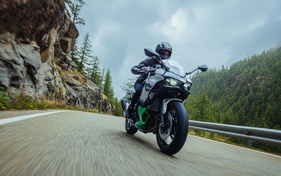 Verleihmotorrad Kawasaki Ninja 7 Hybrid vom Händler Motorrad Sell & Schepers GmbH - Bild 5 Verleihmotorrad Kawasaki Ninja 7 Hybrid vom Händler Motorrad Sell & Schepers GmbH - Bild 5