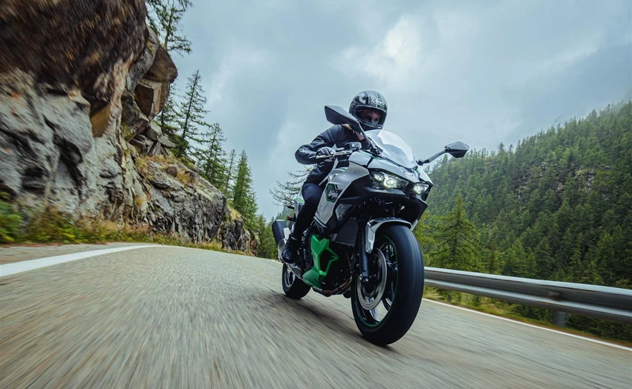 Verleihmotorrad Kawasaki Ninja 7 Hybrid vom Händler Motorrad Sell & Schepers GmbH Bild 5: Verleihmotorrad Kawasaki Ninja 7 Hybrid vom Händler Motorrad Sell & Schepers GmbH