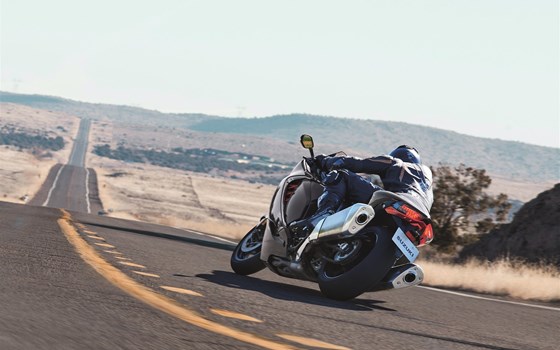 Verleihmotorrad Suzuki Hayabusa vom Händler Zweirad-Sport Wirz AG - Bild 8 Verleihmotorrad Suzuki Hayabusa vom Händler Zweirad-Sport Wirz AG - Bild 8