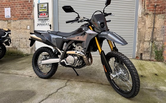 Verleihmotorrad Suzuki DR-Z4S vom Händler H&K Motorsport - Bild 2
