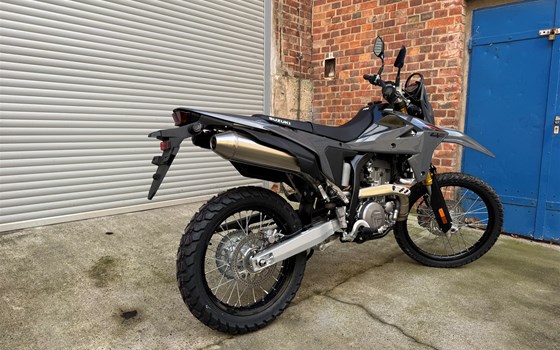 Verleihmotorrad Suzuki DR-Z4S vom Händler H&K Motorsport - Bild 3