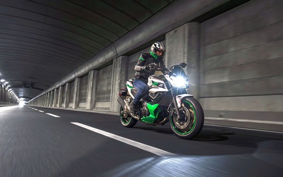 Verleihmotorrad Kawasaki Z7 Hybrid vom Händler OK moto - Bild 5 Verleihmotorrad Kawasaki Z7 Hybrid vom Händler OK moto - Bild 5