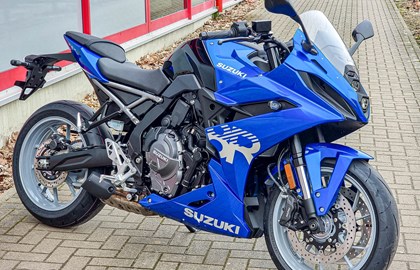 Leihmotorrad Suzuki GSX-8R