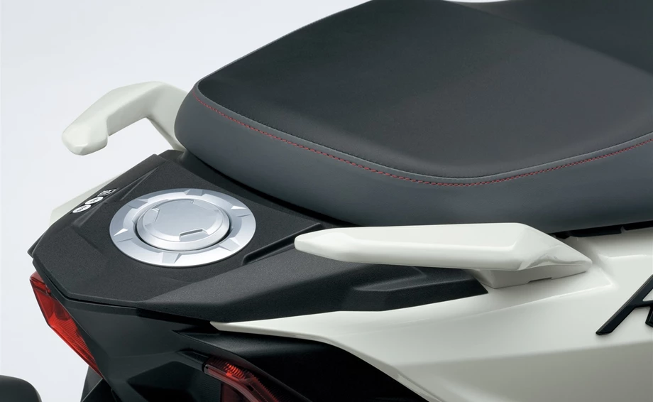 Verleihmotorrad Suzuki Avenis 125 vom Händler Motorrad Rubin GmbH & Co.KG Bild 12: Verleihmotorrad Suzuki Avenis 125 vom Händler Motorrad Rubin GmbH & Co.KG