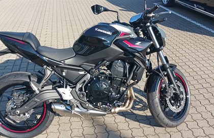 Leihmotorrad Kawasaki Z650