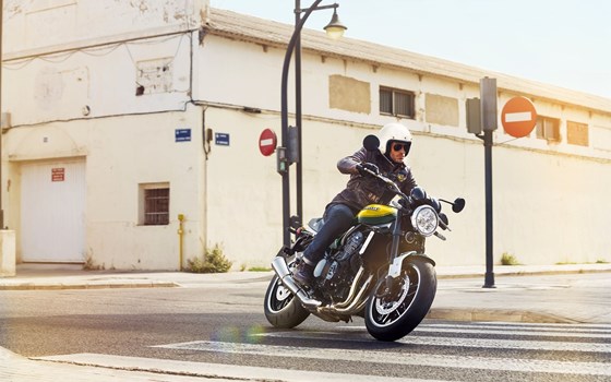 Verleihmotorrad Kawasaki Z900 RS vom Händler Motours Motorräder GmbH & Co. KG - Bild 2 Verleihmotorrad Kawasaki Z900 RS vom Händler Motours Motorräder GmbH & Co. KG - Bild 2