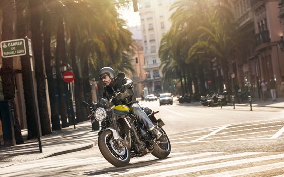 Verleihmotorrad Kawasaki Z900 RS vom Händler Motours Motorräder GmbH & Co. KG - Bild 3 Verleihmotorrad Kawasaki Z900 RS vom Händler Motours Motorräder GmbH & Co. KG - Bild 3