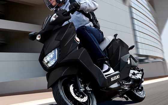 Verleihmotorrad Suzuki Avenis 125 vom Händler Motorrad Oeler GmbH - Bild 2