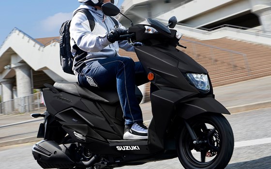 Verleihmotorrad Suzuki Avenis 125 vom Händler Motorrad Oeler GmbH - Bild 3