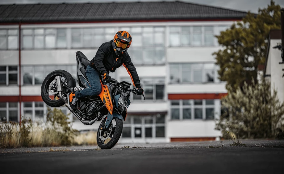 Verleihmotorrad KTM 125 Duke vom Händler MotoPro GmbH Bild 6: Verleihmotorrad KTM 125 Duke vom Händler MotoPro GmbH