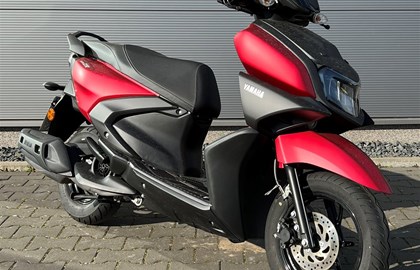 Leihmotorrad Yamaha RayZR
