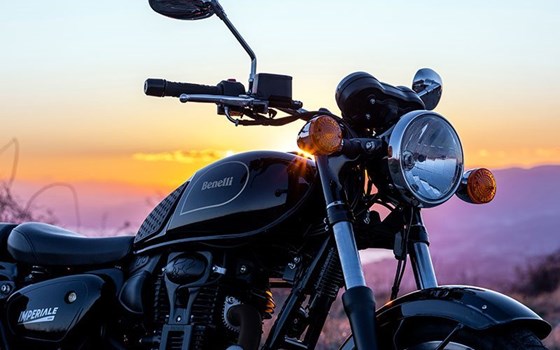 Verleihmotorrad Benelli Imperiale 400 vom Händler Zweirad Baye - Bild 3 Verleihmotorrad Benelli Imperiale 400 vom Händler Zweirad Baye - Bild 3