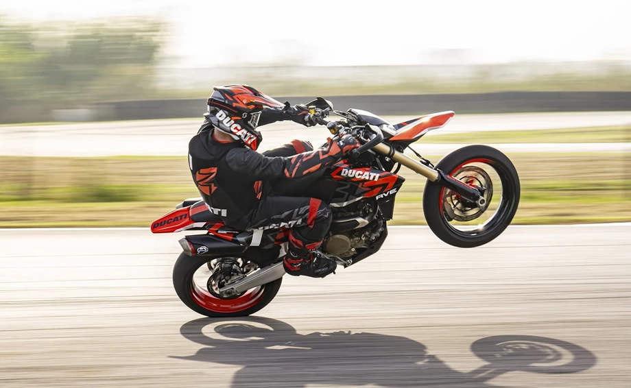 Verleihmotorrad Ducati Hypermotard 698 Mono vom Händler O wie M Motorräder | Nachf. Sven-Olaf Timm e.K. Bild 4: Verleihmotorrad Ducati Hypermotard 698 Mono vom Händler O wie M Motorräder | Nachf. Sven-Olaf Timm e.K.